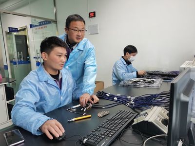 奋斗研发路 勇向高峰行 电子产品技术研发的挑战与突破